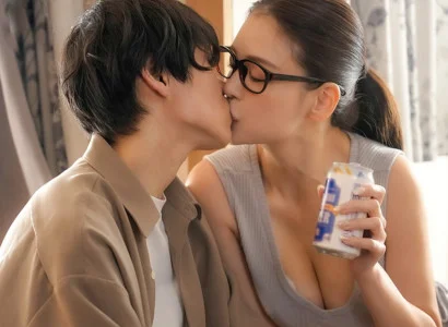 Chàng trai bị người yêu phản bội được chị hàng xóm an ủi đặc biệt