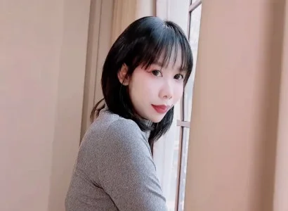 Cô gái thích chịch đi thuê nhà và chịch với chủ