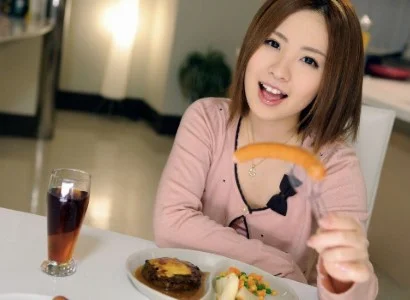 Người đàn ông sau khi ăn tối thì phang em