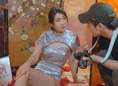 Anh nhiếp ảnh gia vừa chụp ảnh vừa làm tình với người mẫu